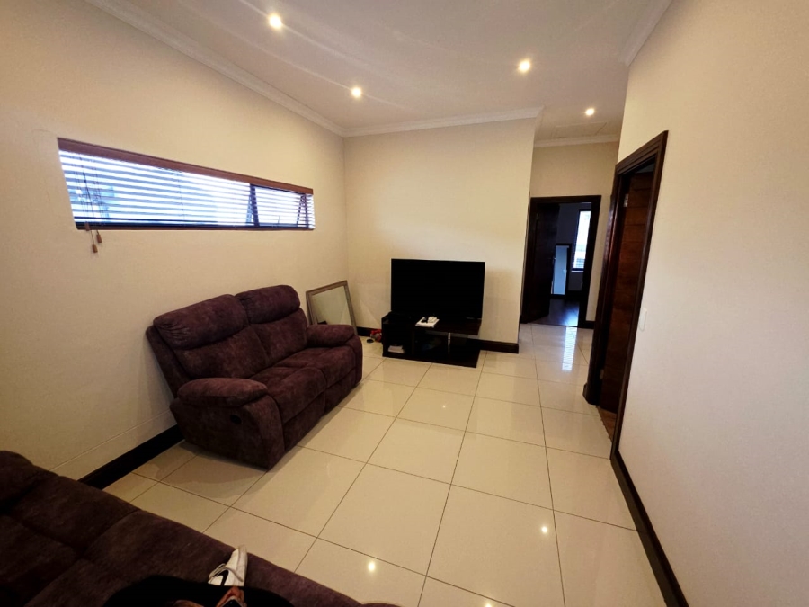 6 Bedroom Property for Sale in Sandown Western Cape